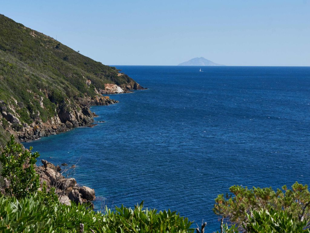 Golfo della Lacona, Blick auf Monte Christo